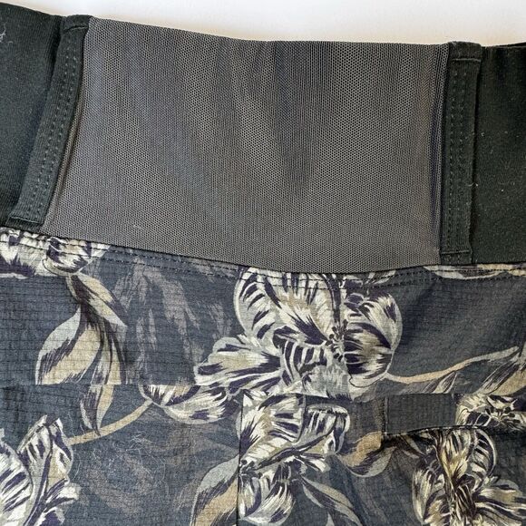 Athleta Womens 18 Ripstop Hiking Shorts Green Floral Print Trail Activewear - Picture 13 of 16